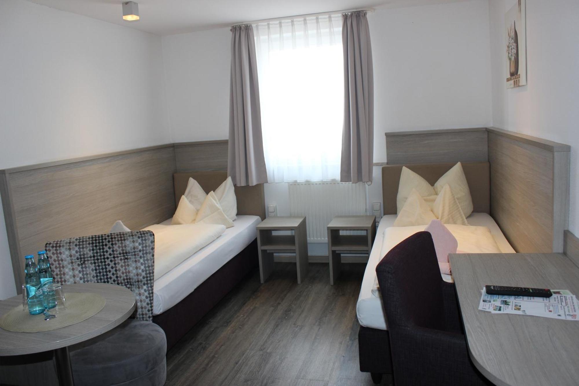 Rathausstuben Hotel Вакерсдорф Екстериор снимка